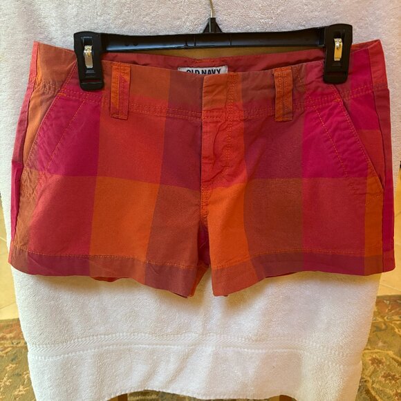 OLD NAVY SHORTS - SIZE 4 - Picture 1 of 3